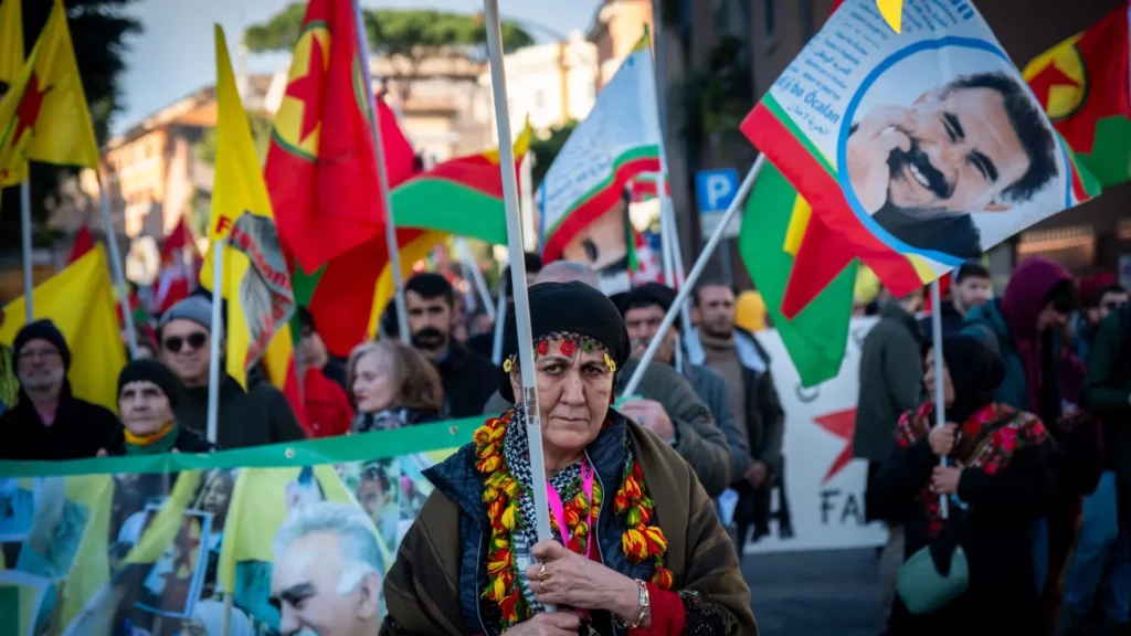 imagen-de-archivo-de-una-protesta-en-roma-para-pedir-libertad-por-abdullah-a-calan-fundador-del-pkk-1024×576